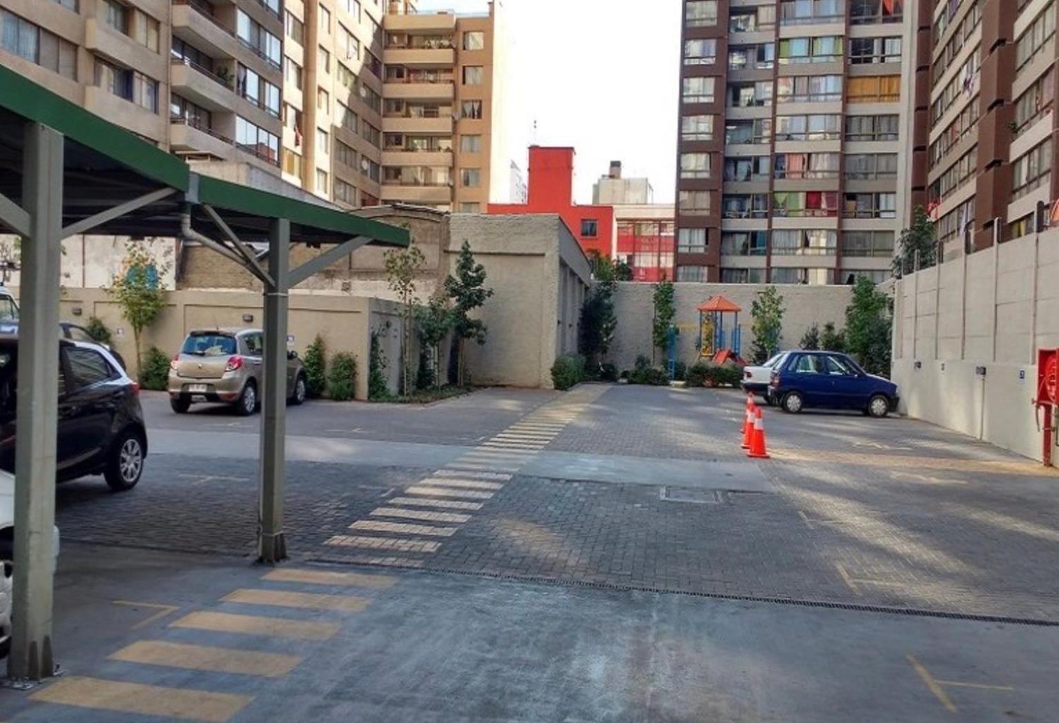 Cerca Movistar Arena Y A Pasos Del Metro Universidad De Chile Con Estacionamiento ซานติอาโก ภายนอก รูปภาพ